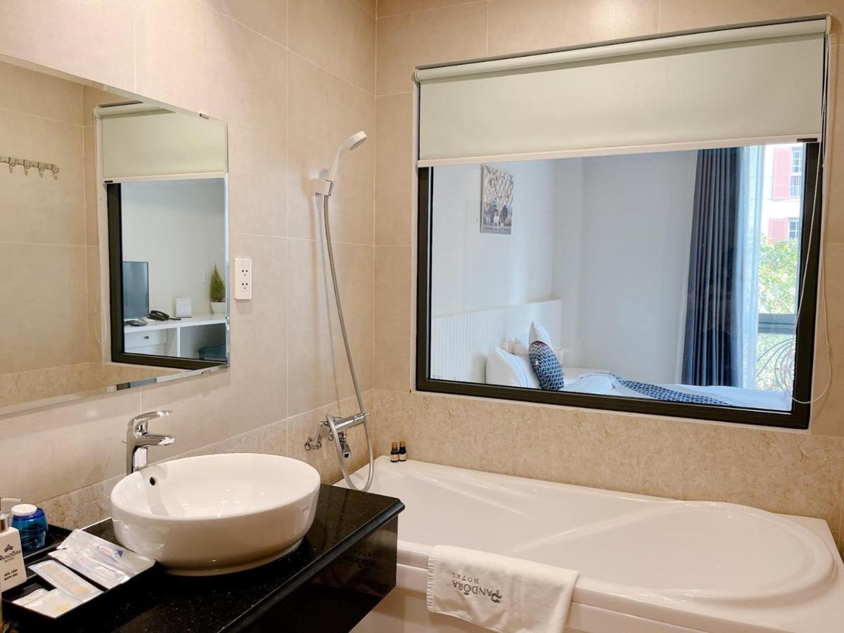 Ballantine Hotel Ho Chi Minh-stad Buitenkant foto