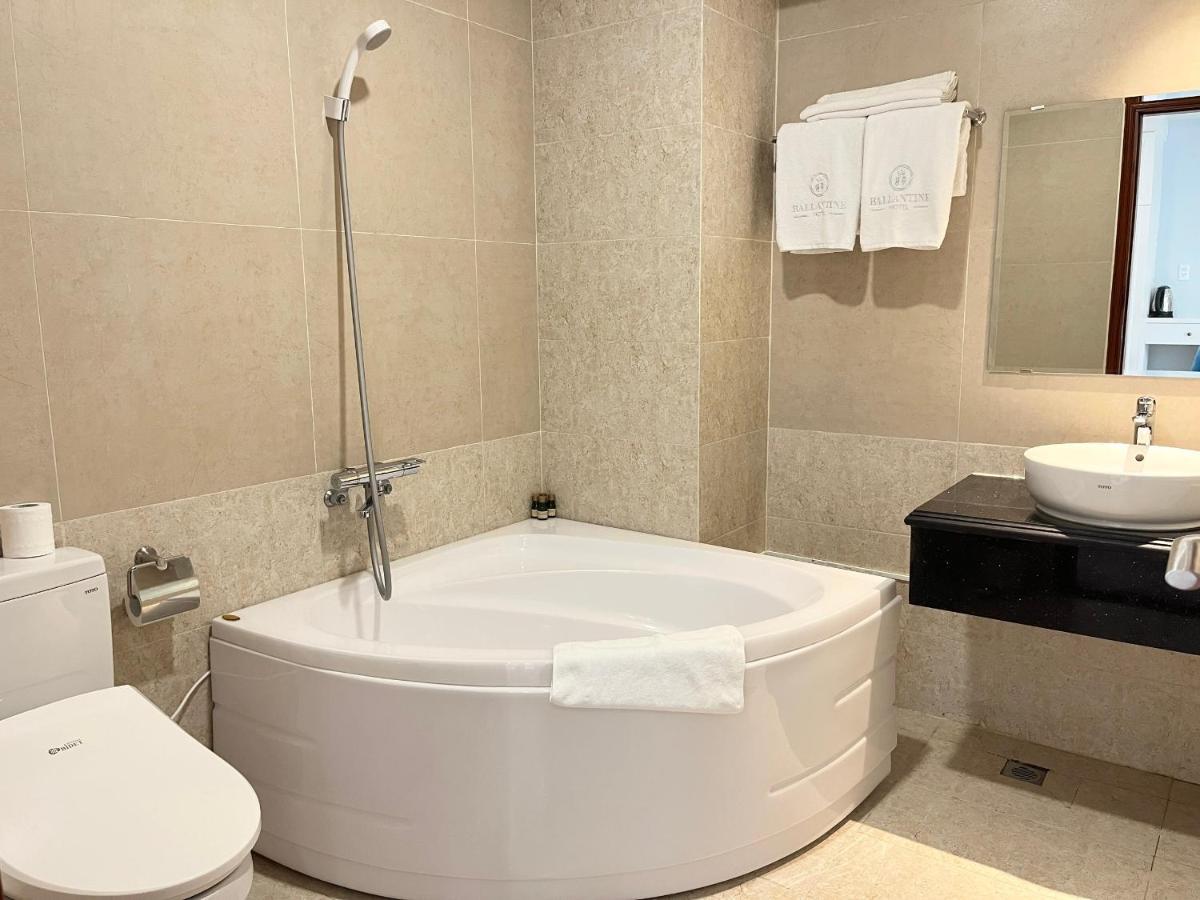 Ballantine Hotel Ho Chi Minh-stad Buitenkant foto